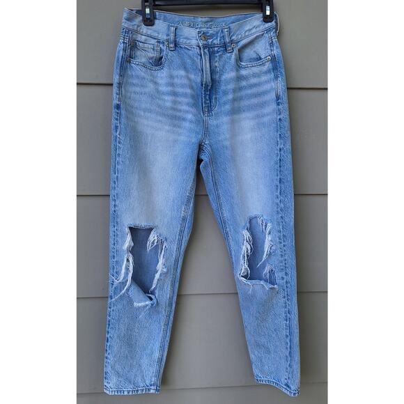 American Eagle Mom Jean Distressed Busted Knee Light acid wash Size 2 Cotton - Picture 1 of 11
